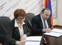 Minister of Education of Armenia Levon Mkrtchyan and Executive Director Of Media Initiative Center Nune Sargsyan Signed A Memorandum of Understanding